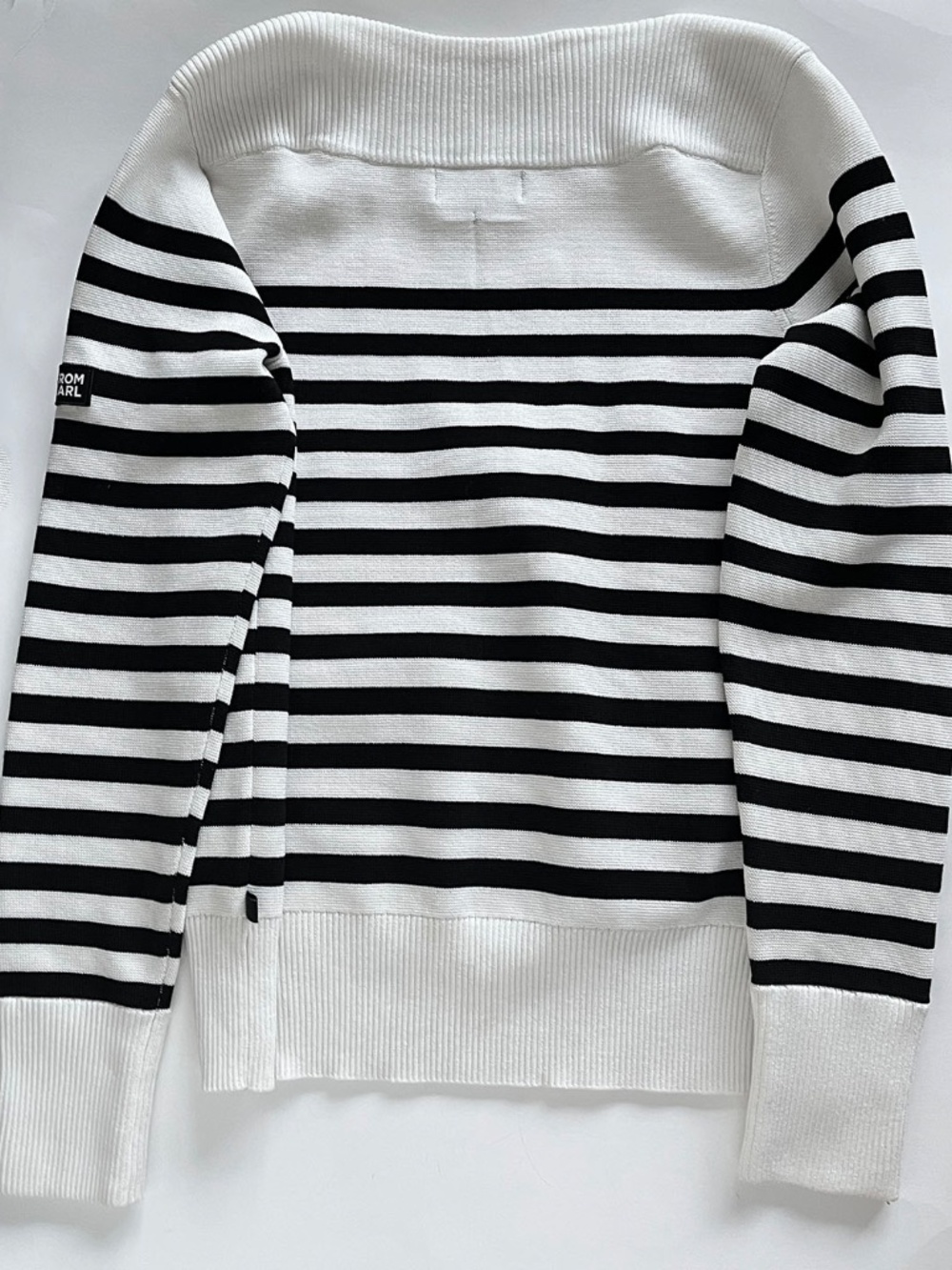 Karl Lagerfeld Paris Women's Black & White Long Sleeve Sweater Size: XS - Picture 5 of 7